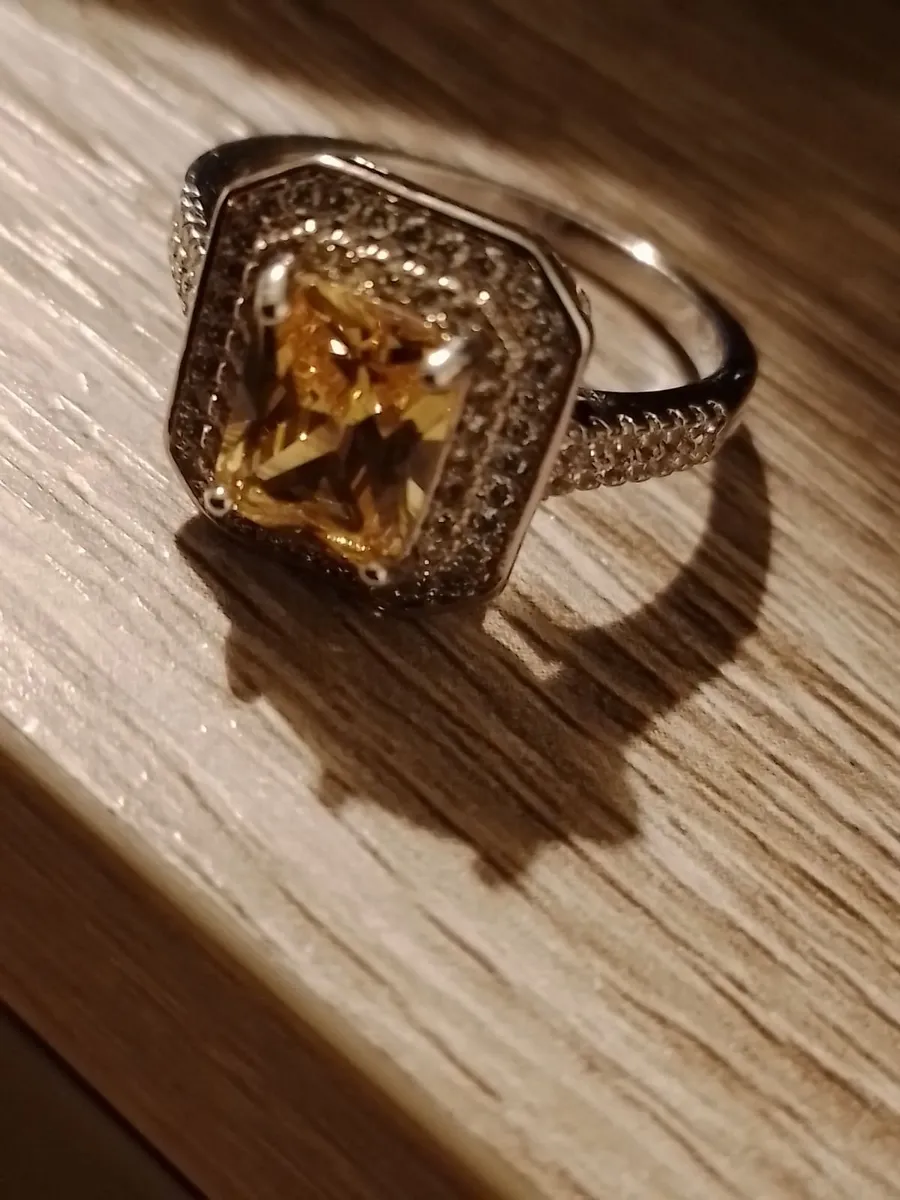 925 Silver Ring with Large Citrine Stone - Image 1