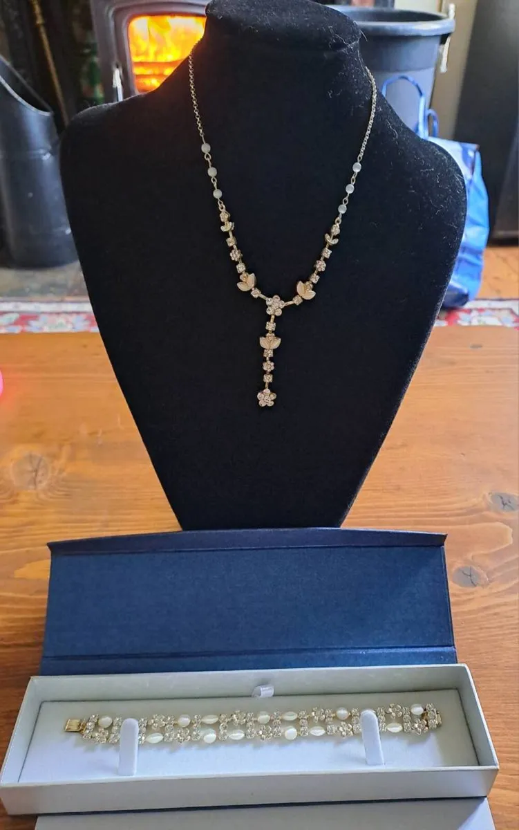 Vintage Gold Tone Floral Necklace & Matching Brace - Image 1