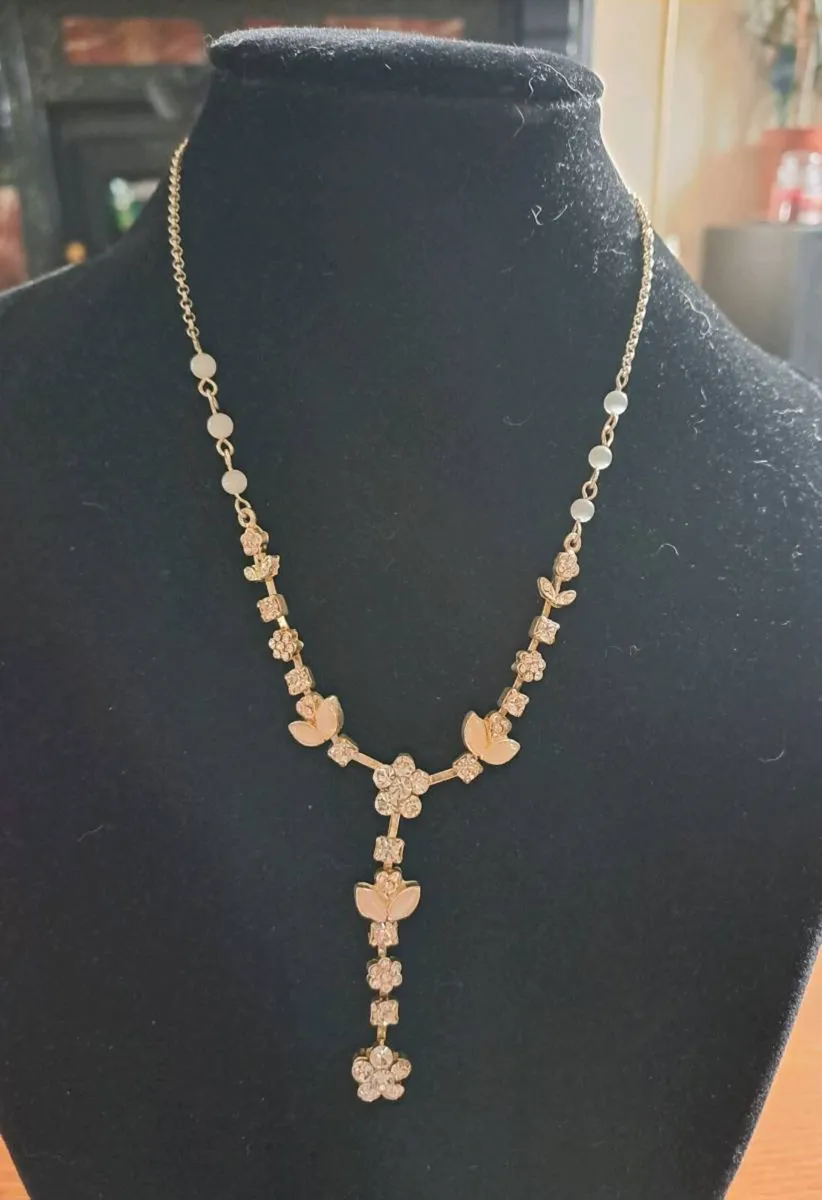 Vintage Gold Tone Floral Necklace & Matching Brace - Image 2