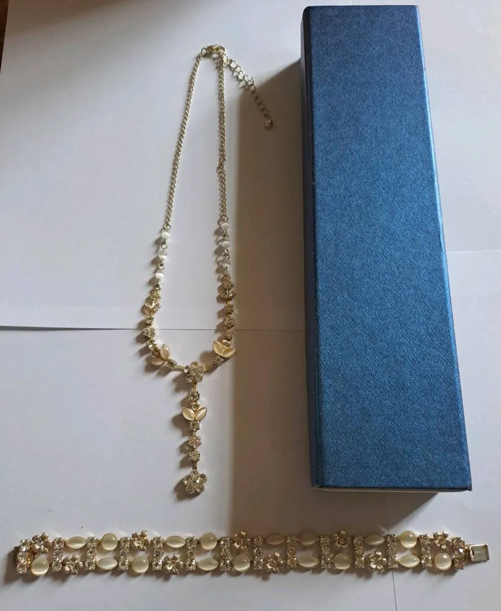 Vintage Gold Tone Floral Necklace & Matching Brace - Image 3