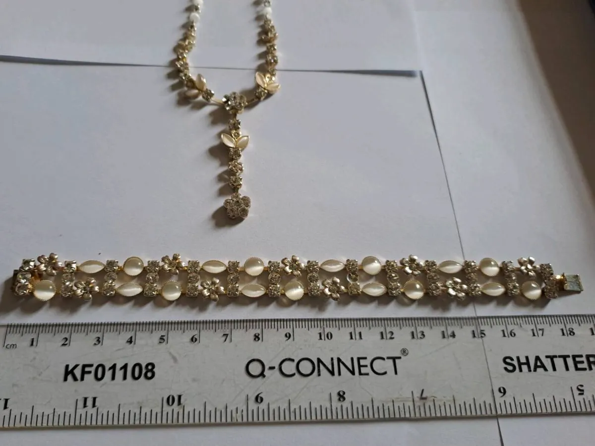 Vintage Gold Tone Floral Necklace & Matching Brace - Image 4
