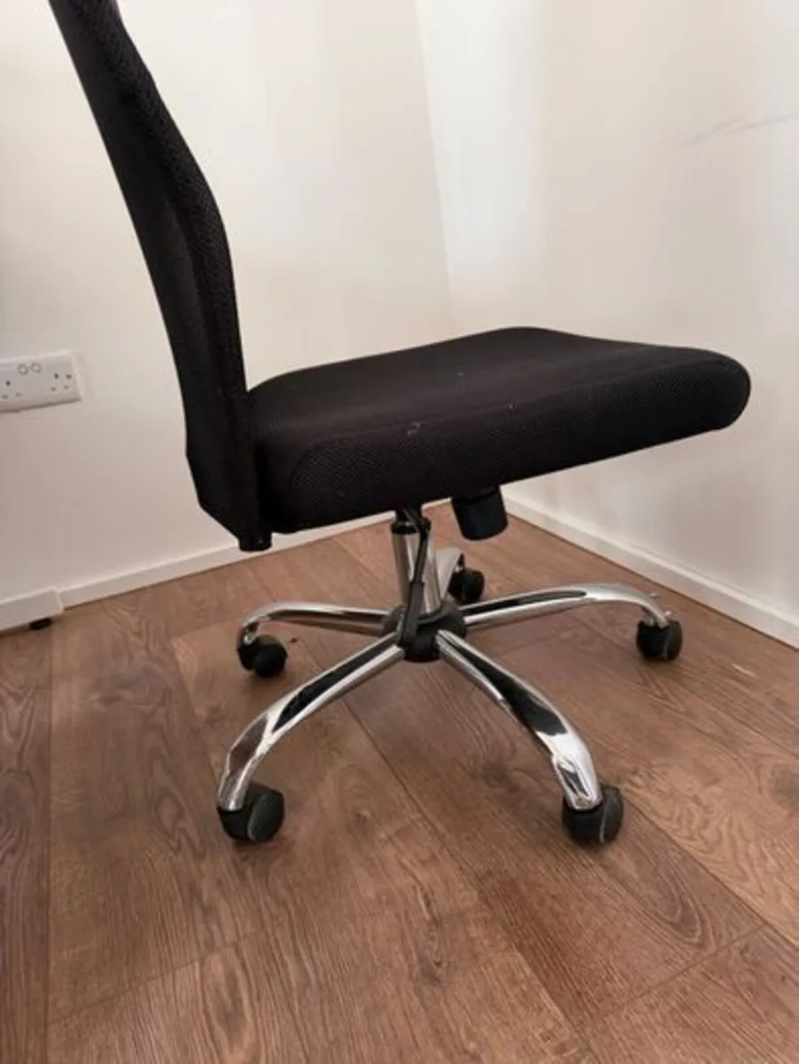 FREE Mesh Office Chair - Height Mechanism Fault - Image 2