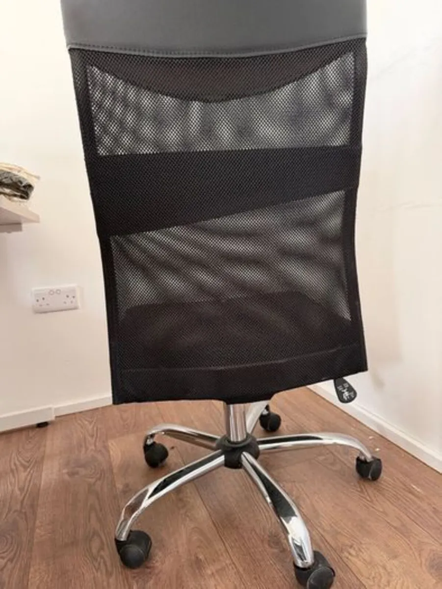FREE Mesh Office Chair - Height Mechanism Fault - Image 3
