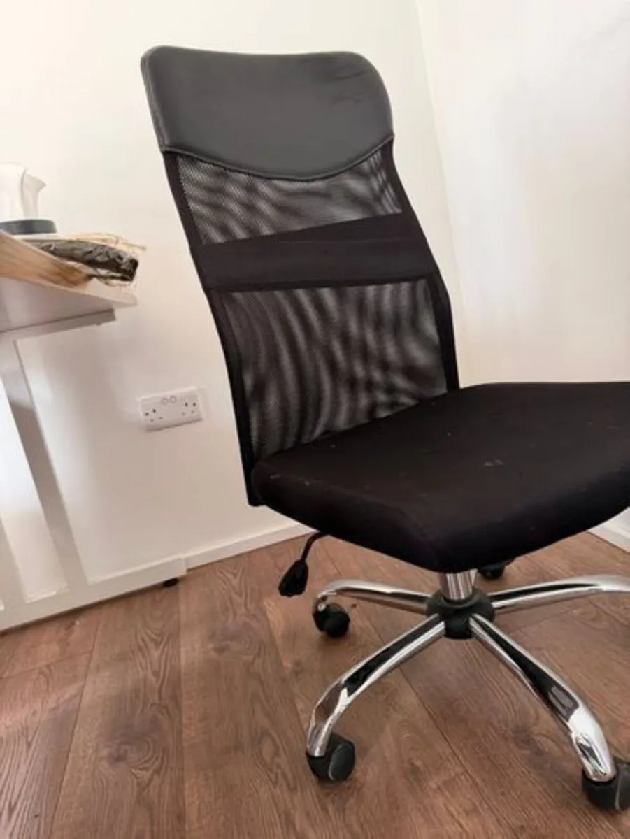 FREE Mesh Office Chair - Height Mechanism Fault - Image 1
