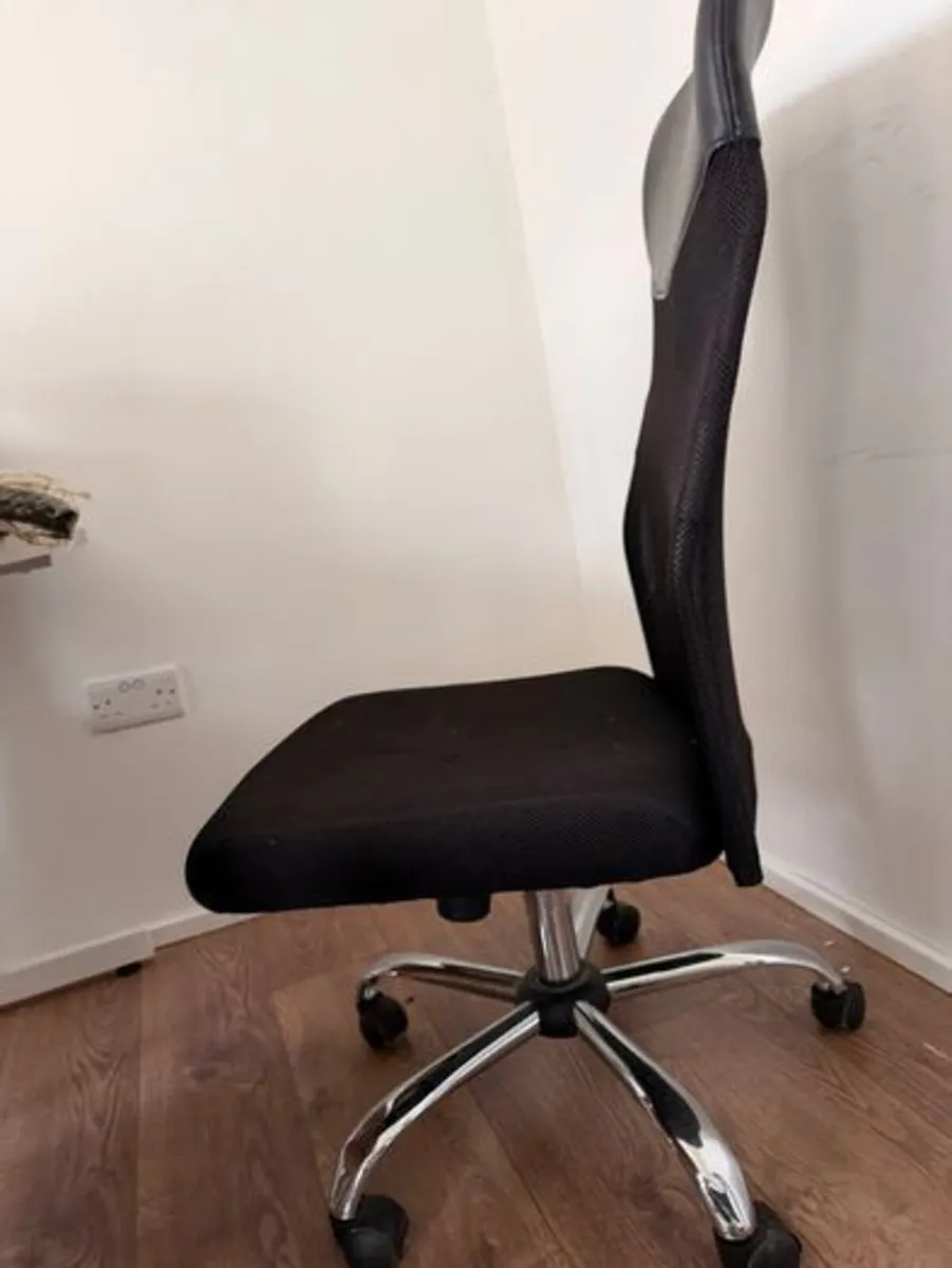 FREE Mesh Office Chair - Height Mechanism Fault - Image 4