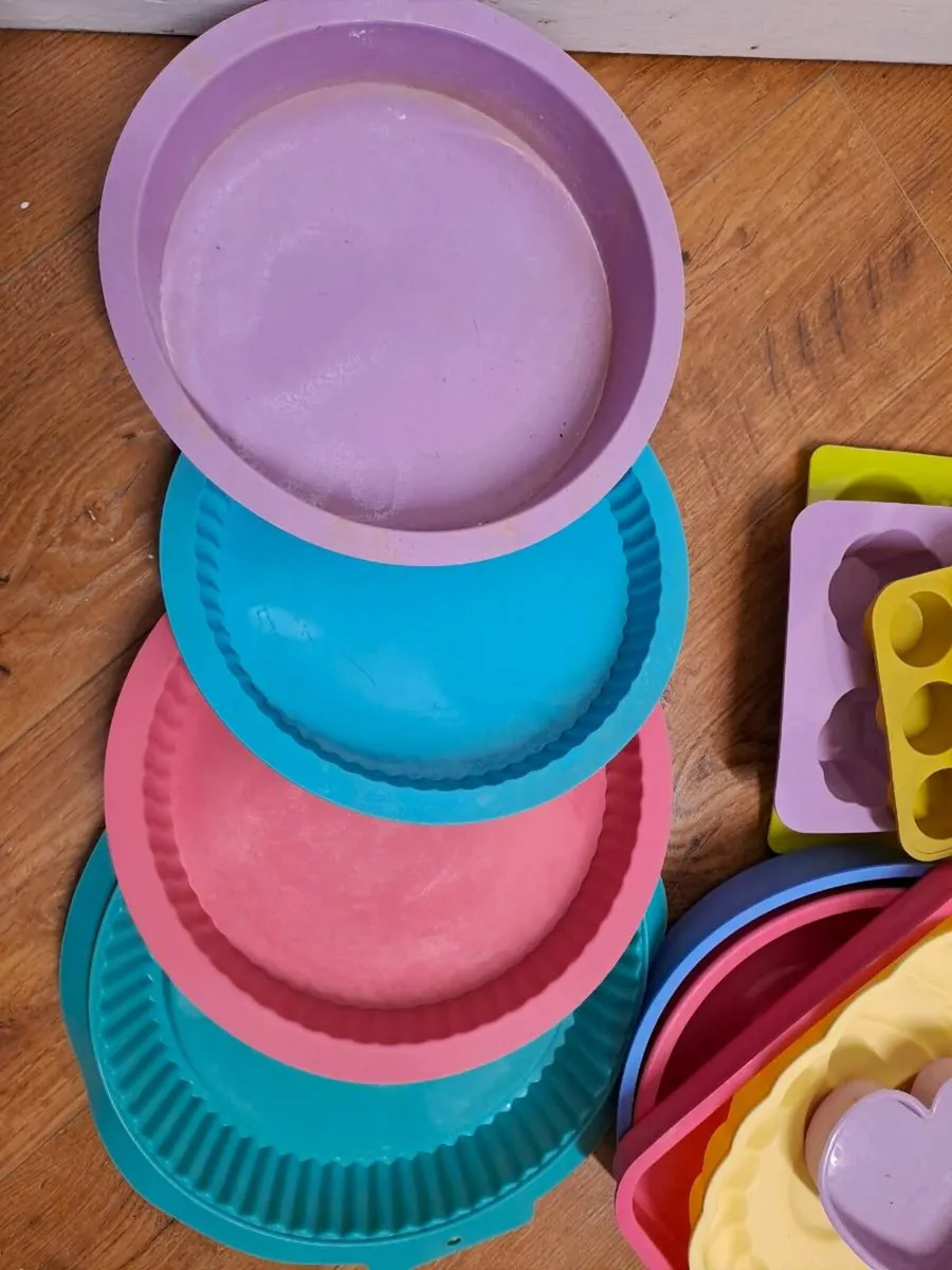 17 pc baking moulds - Image 2