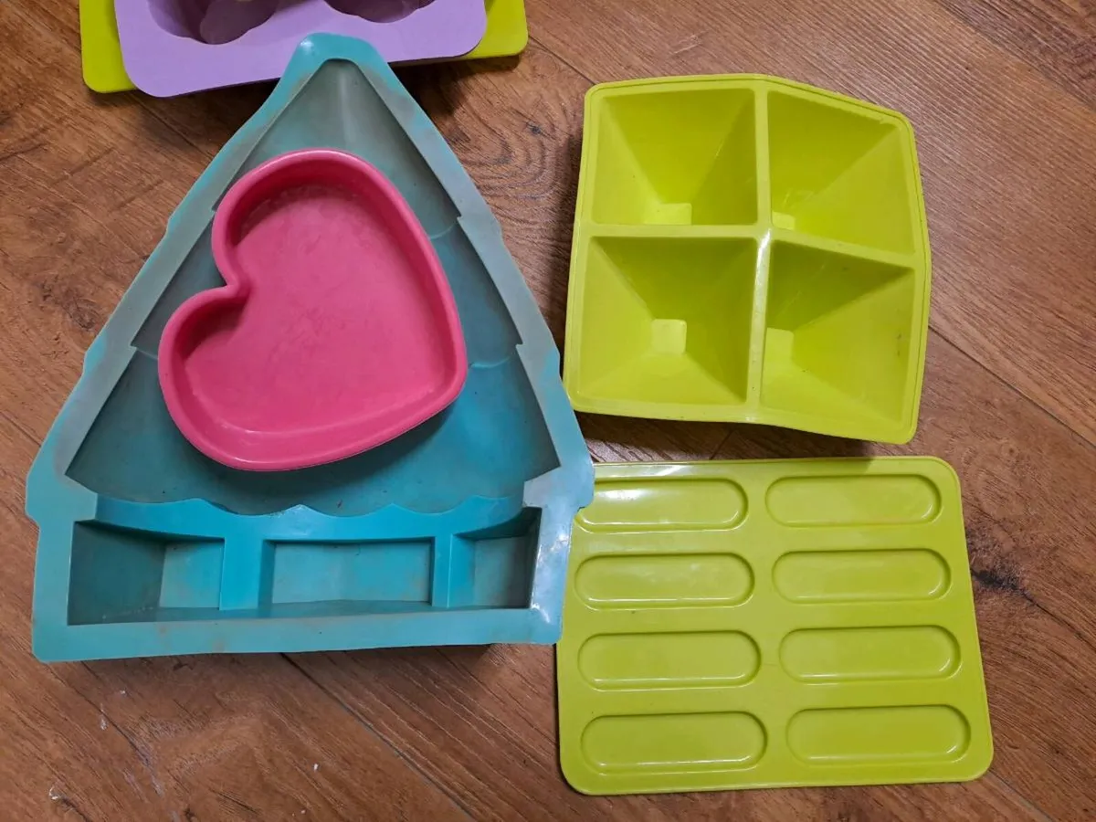 17 pc baking moulds - Image 4