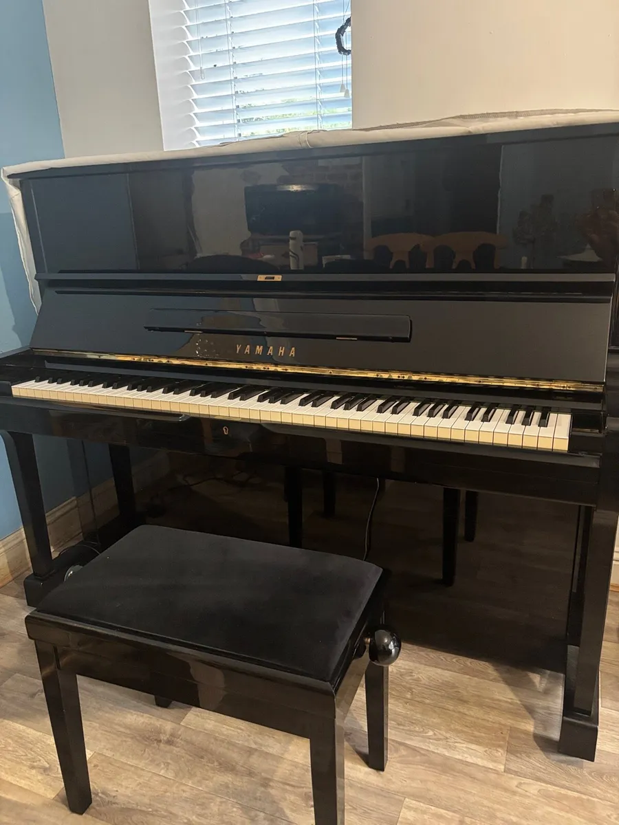 Yamaha U1 upright piano - Image 1