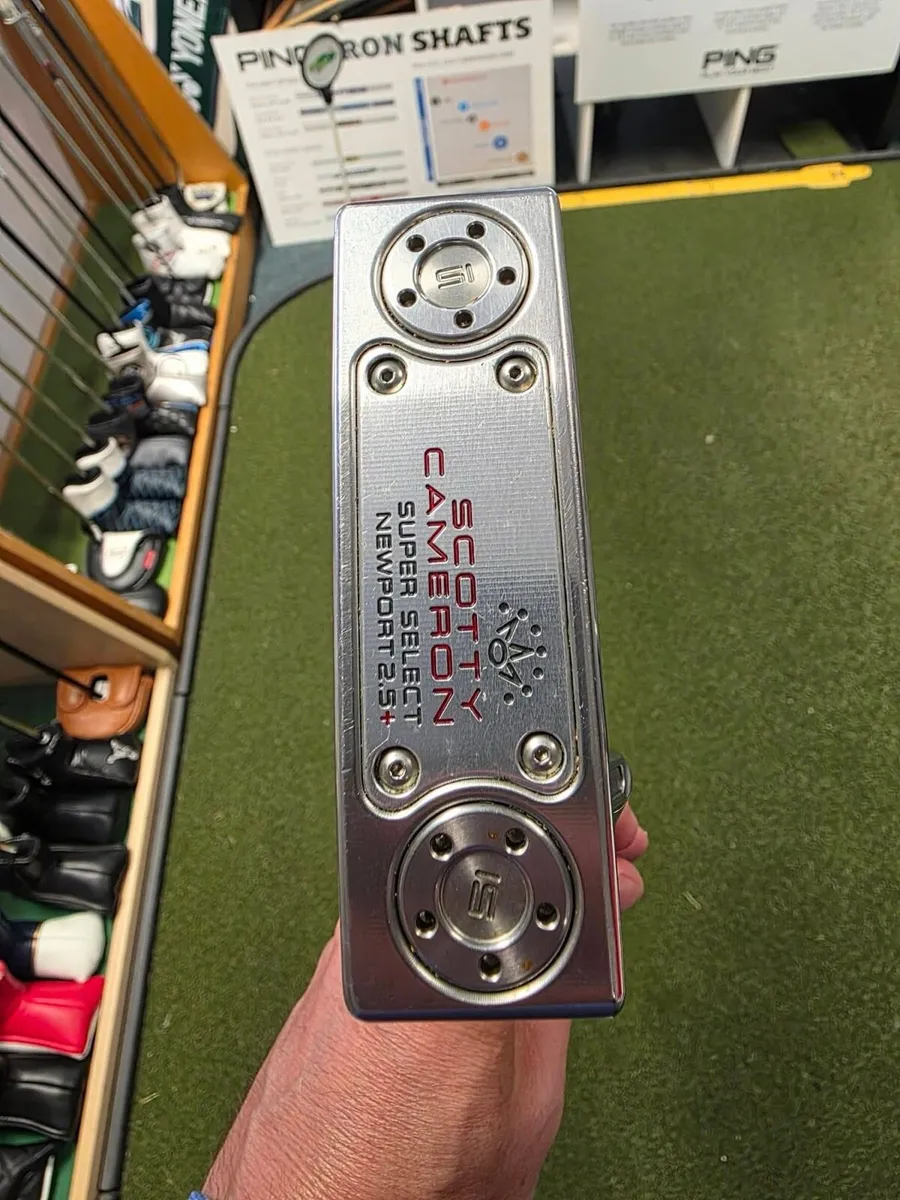 Scotty Cameron Super Select Newport 2.5 + Putter - Image 1