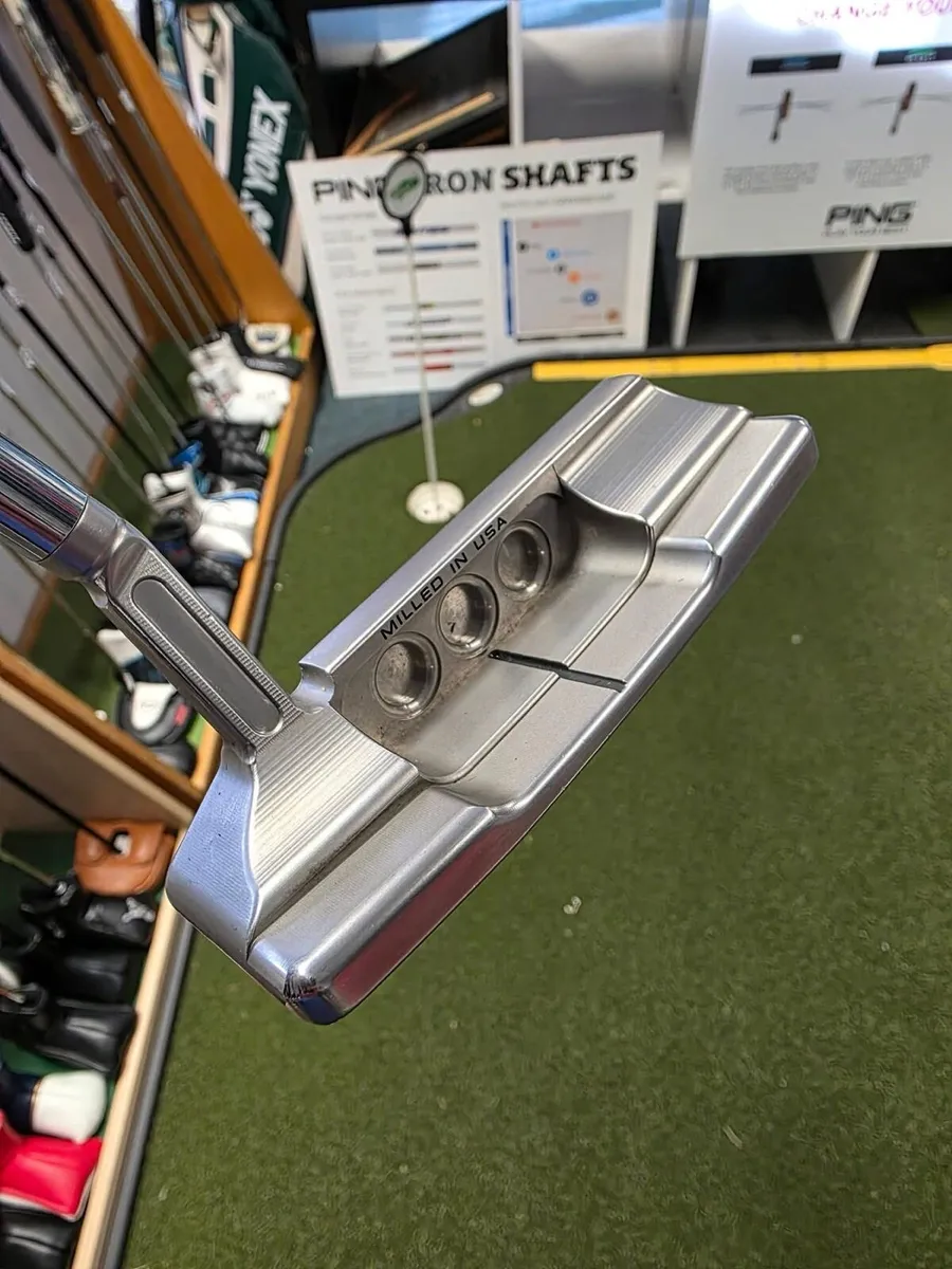Scotty Cameron Super Select Newport 2.5 + Putter - Image 2