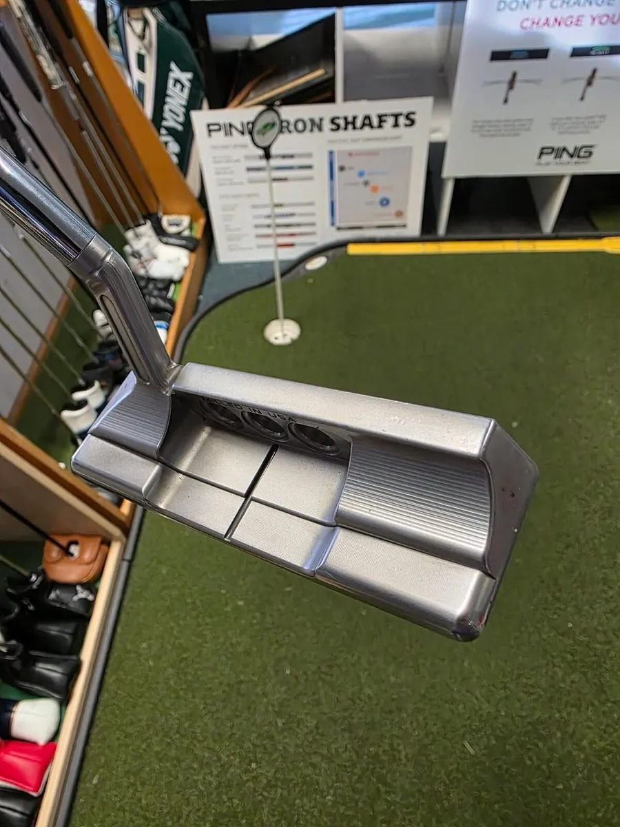 Scotty Cameron Super Select Newport 2.5 + Putter - Image 3