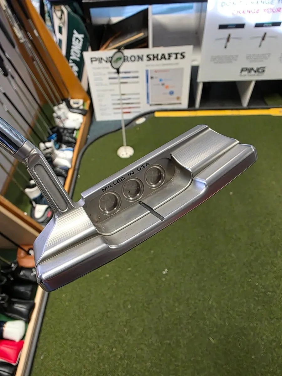 Scotty Cameron Super Select Newport 2.5 + Putter - Image 4