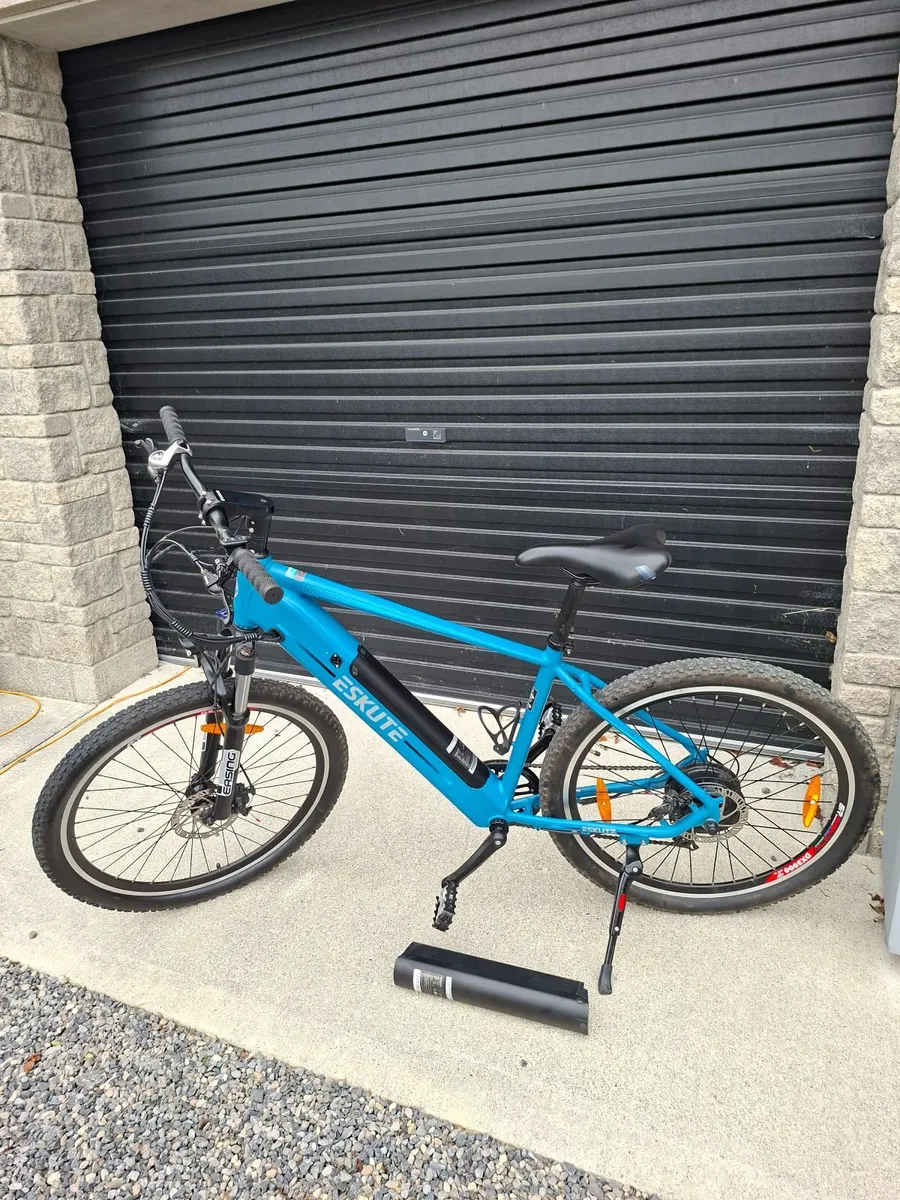2 x Eskute E Bike(s) - Image 1
