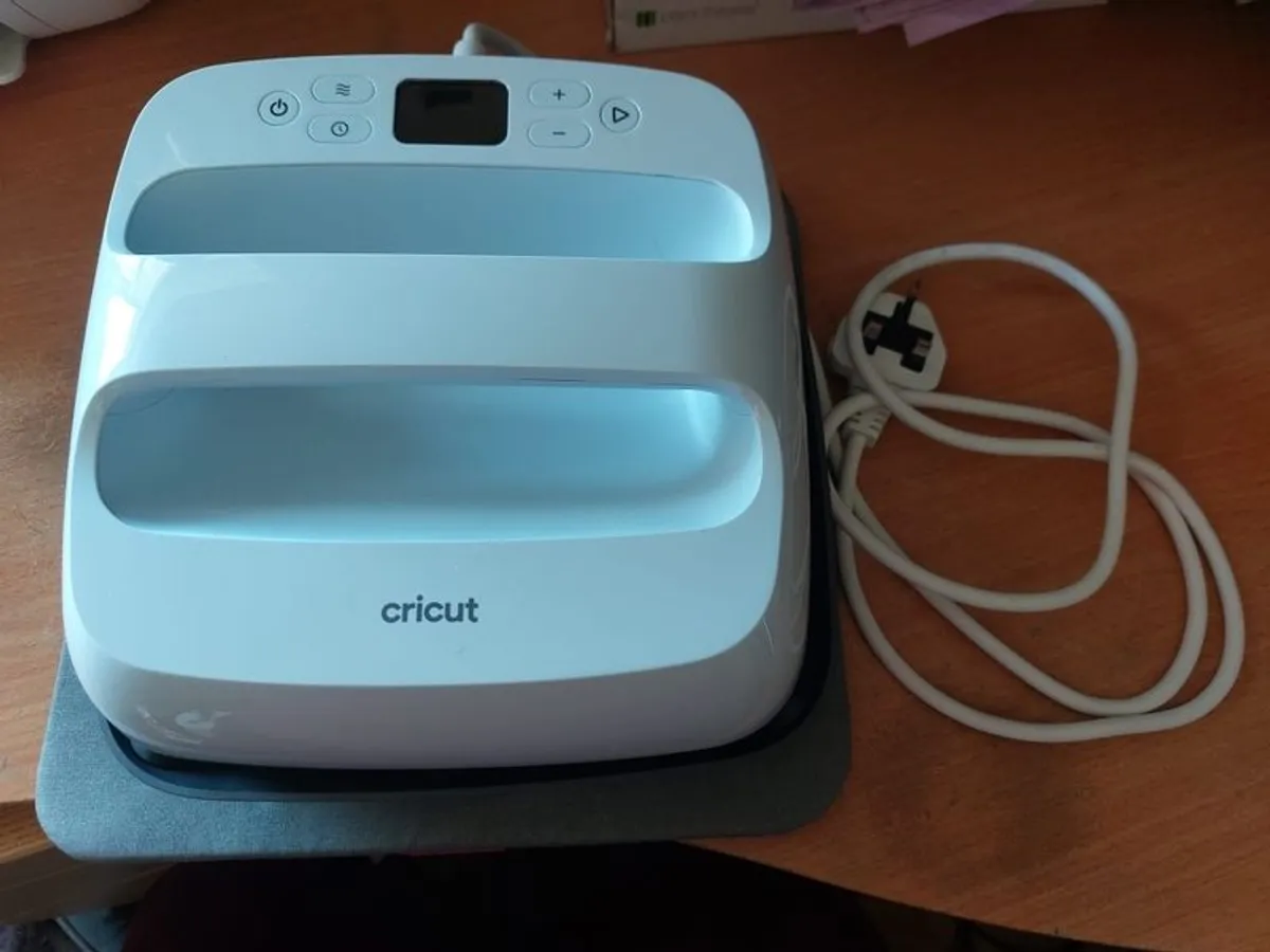 Cricut Heatpress 3 22.5cm x 22.5cm Light Blue - Image 3