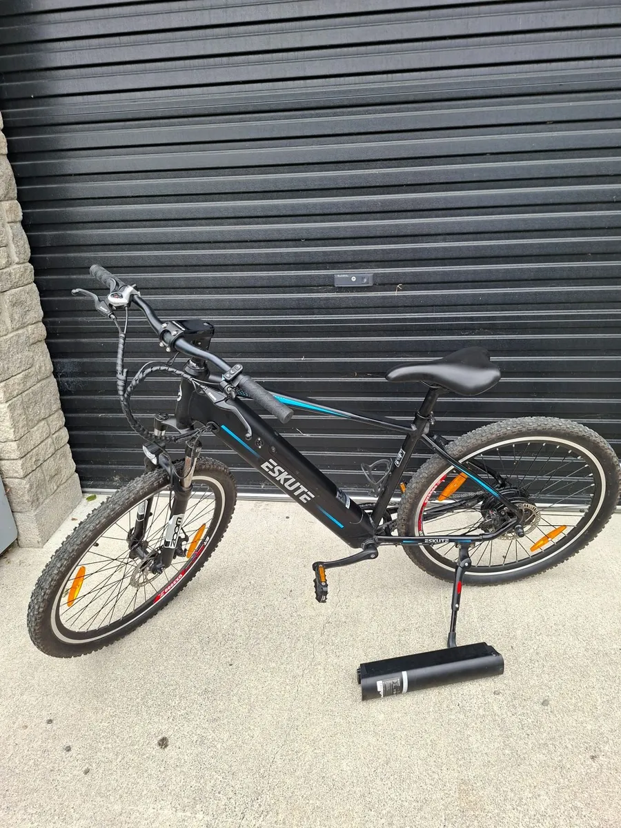 2 x Eskute E Bike(s) - Image 2