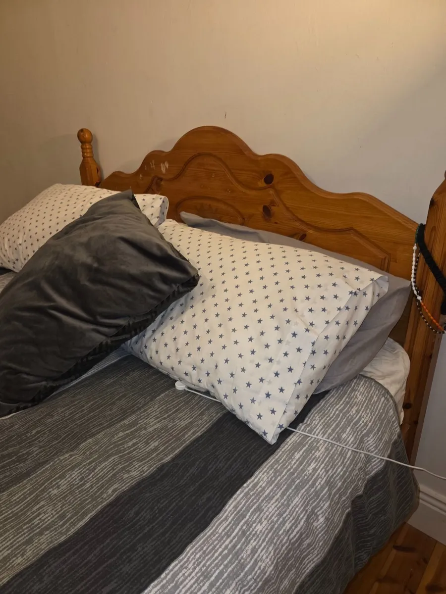 Double bed and lockers x 2 - Image 3