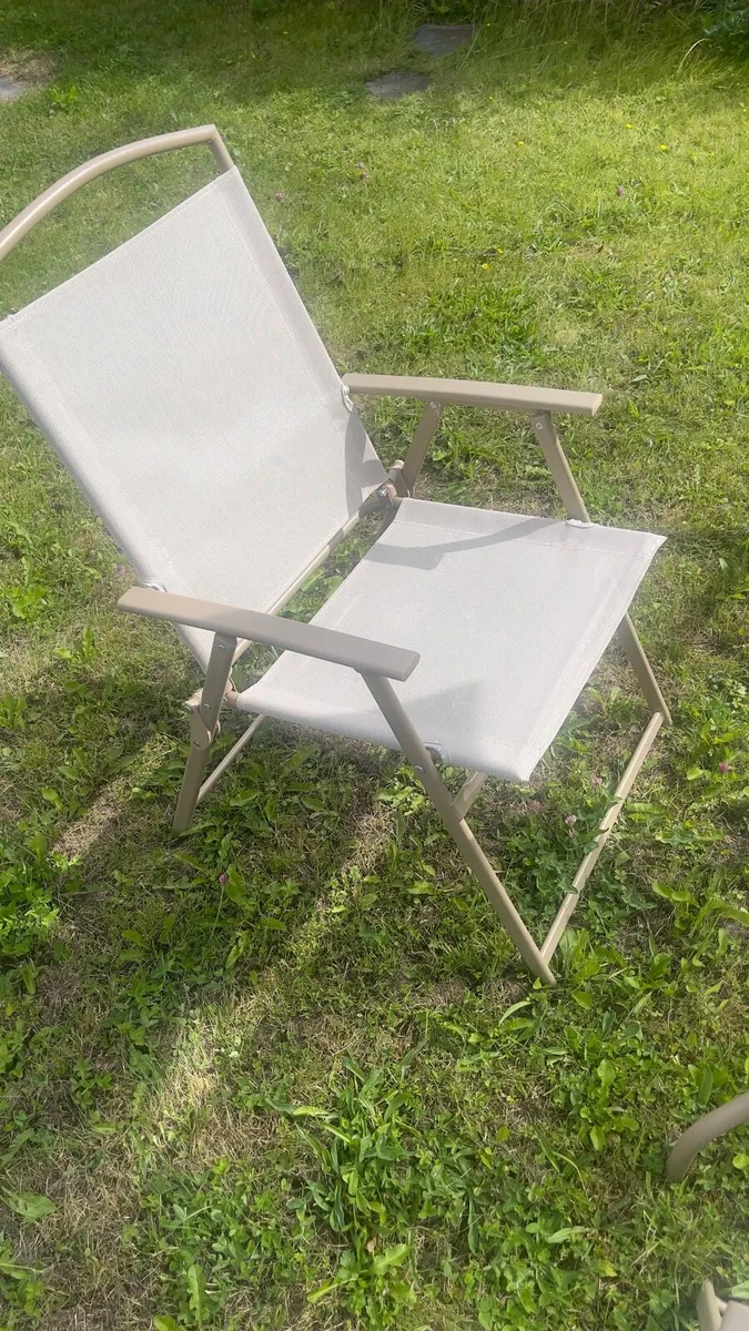 Glass Table, 4 Folding Chairs & Parasol 🆕 - Image 4