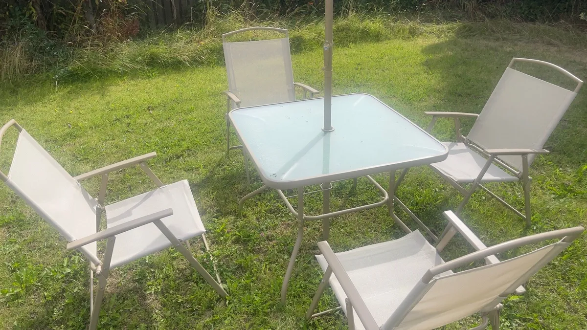 Glass Table, 4 Folding Chairs & Parasol 🆕 - Image 3