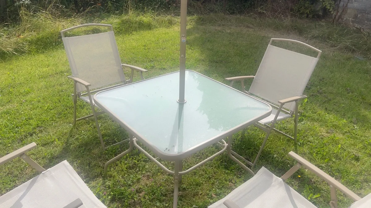 Glass Table, 4 Folding Chairs & Parasol 🆕 - Image 2