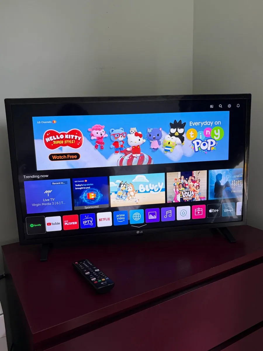 LG Smart TV 32” - Image 1