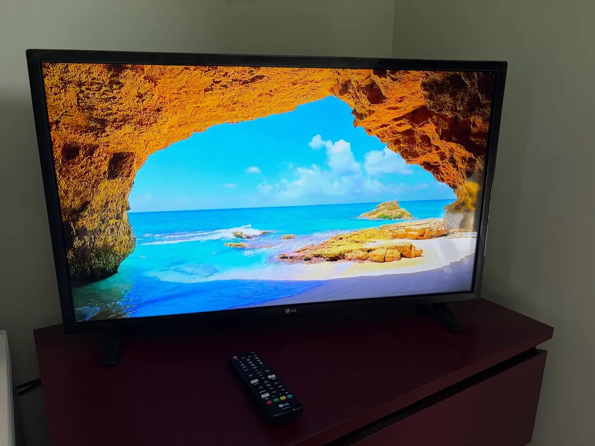 LG Smart TV 32” - Image 2