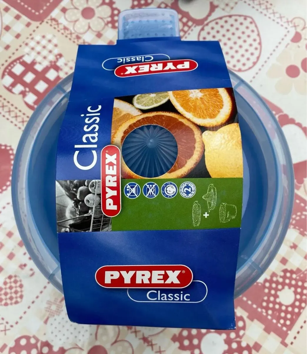 BRAND NEW Glass Pyrex Bowl with squeeze juicer lid - Image 3