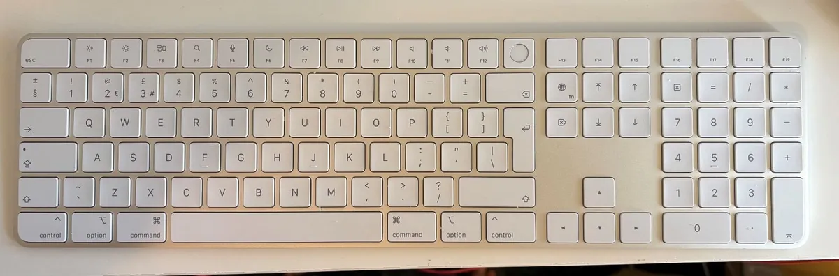 Apple Full Keyboard A2520 Touch Id - Image 1