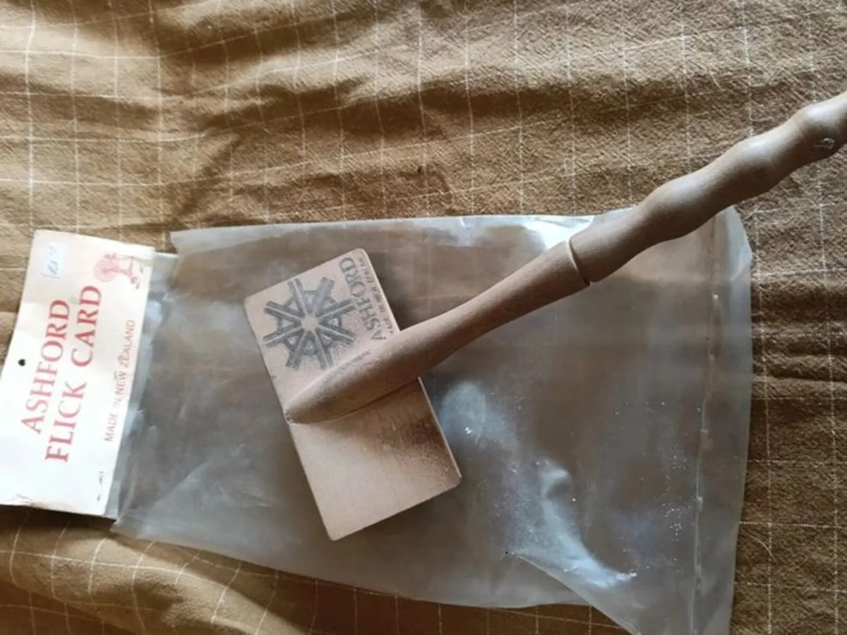 Vintage Ashford Flick Carder - Image 2