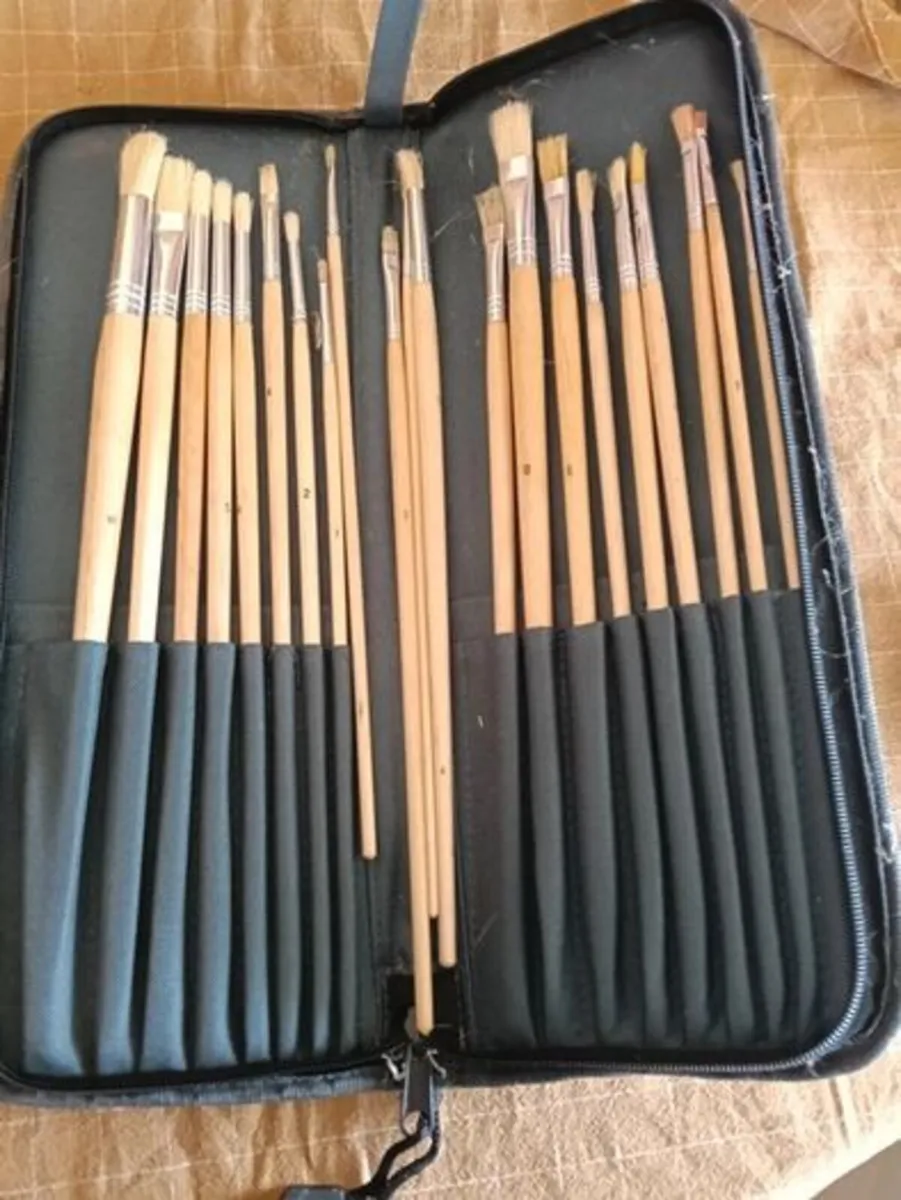 Long paintbrush case with brush set - Image 1