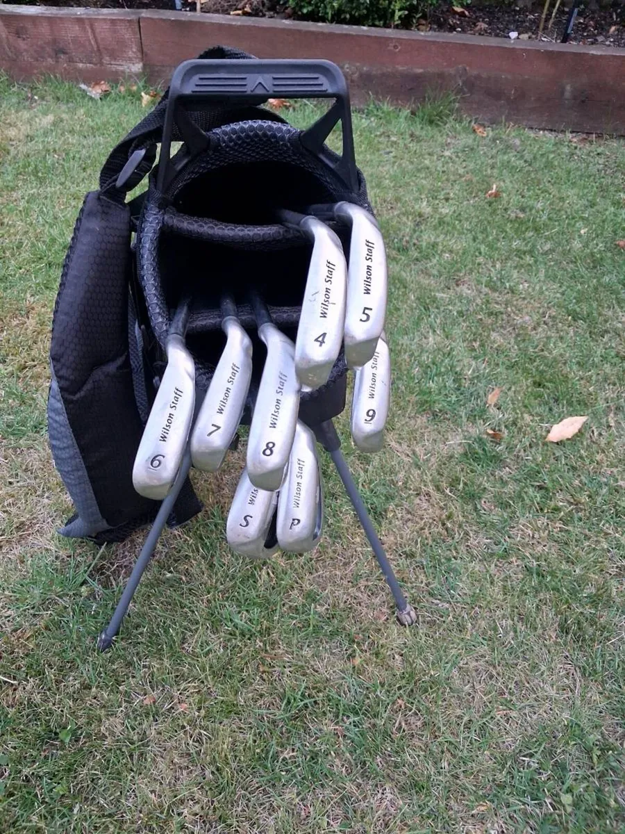 Wilson Staff Di7 Iron Set (4–SW) + Callaway Stand - Image 3