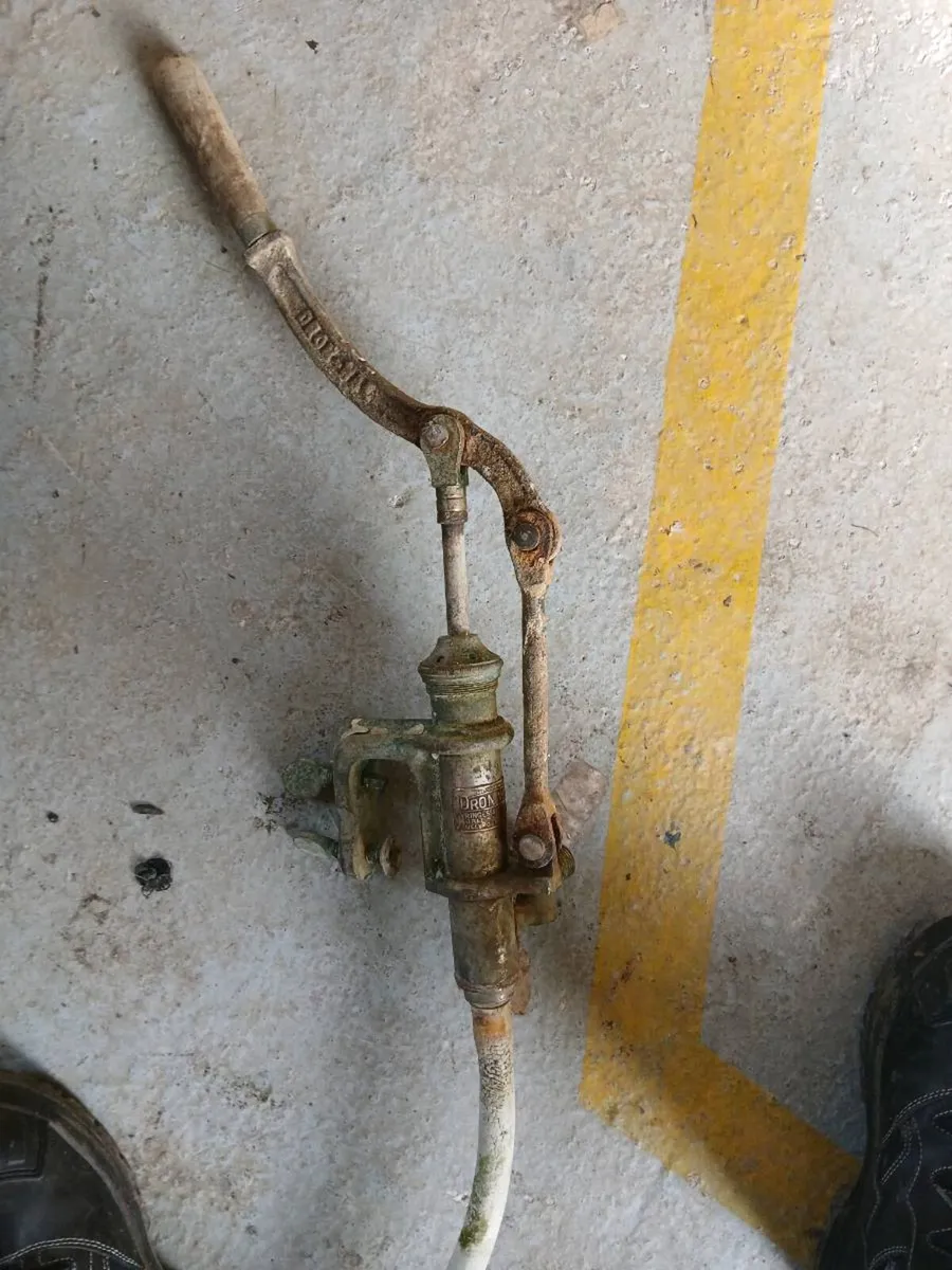 Vintage grease gun - Image 1