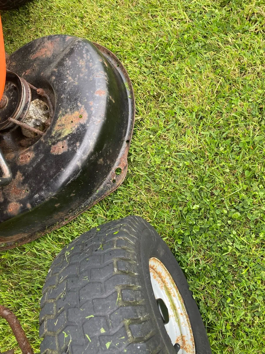 Husqvarna mulcher ride on mower - Image 4