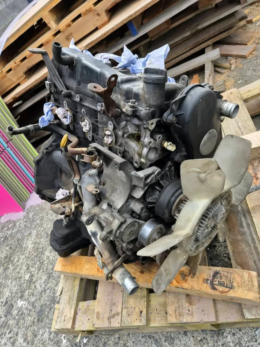 Toyota landcruiser engine - Image 1
