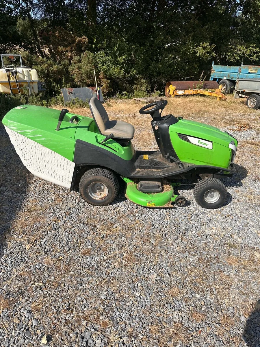 Stihl Viking MT ride on lawnmower - Image 1