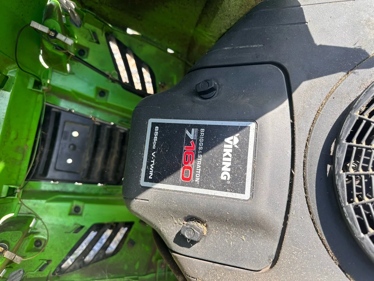 Stihl Viking MT ride on lawnmower - Image 3