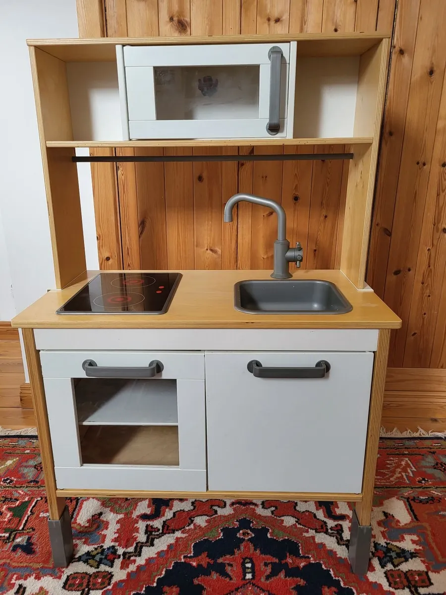 Toy kitchen