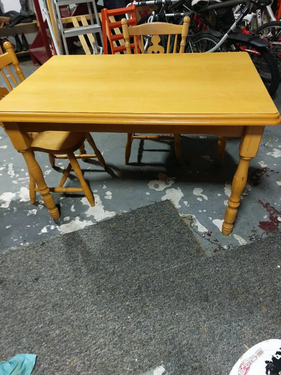 table and chairs - Image 2