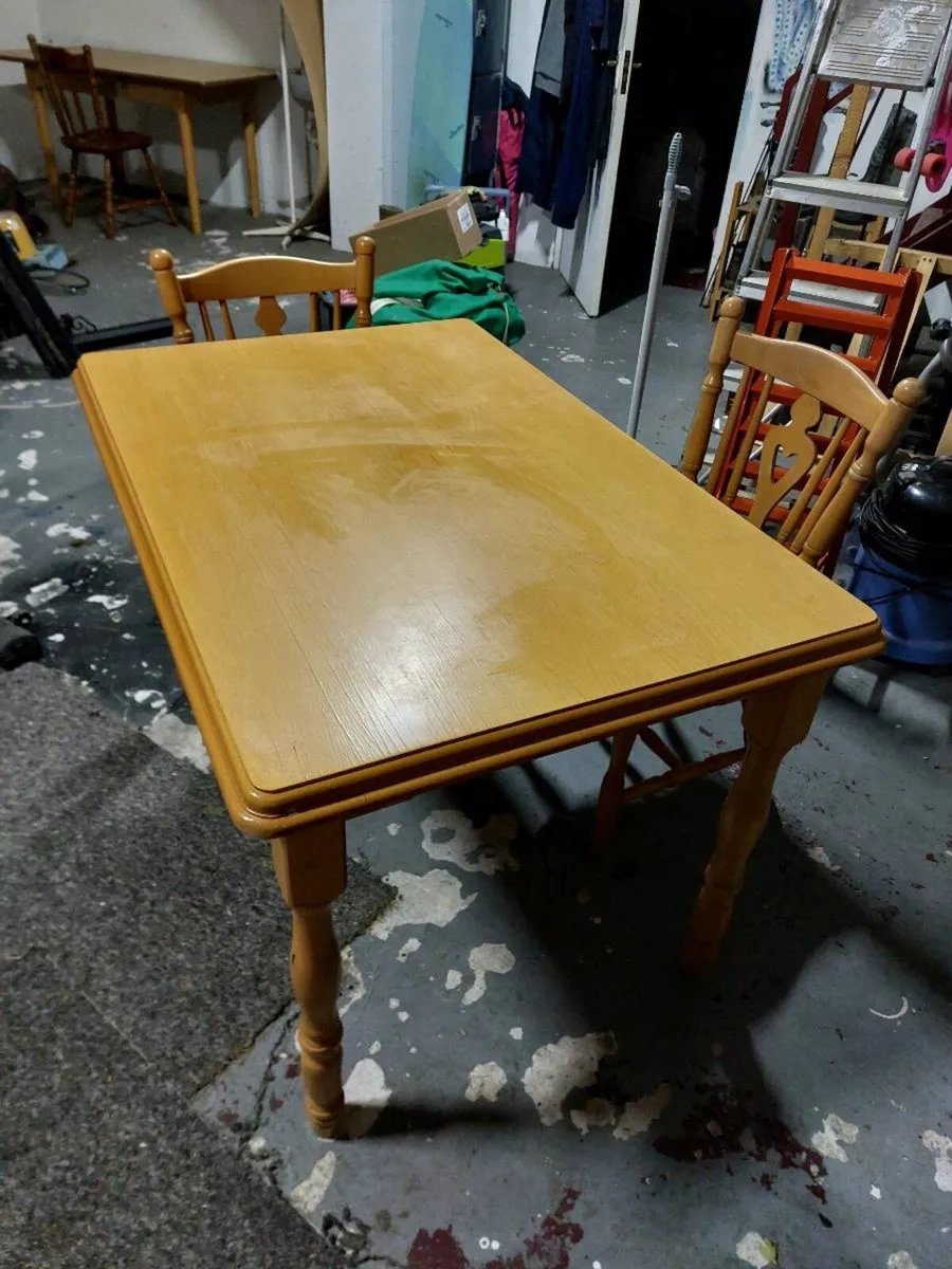 table and chairs - Image 3