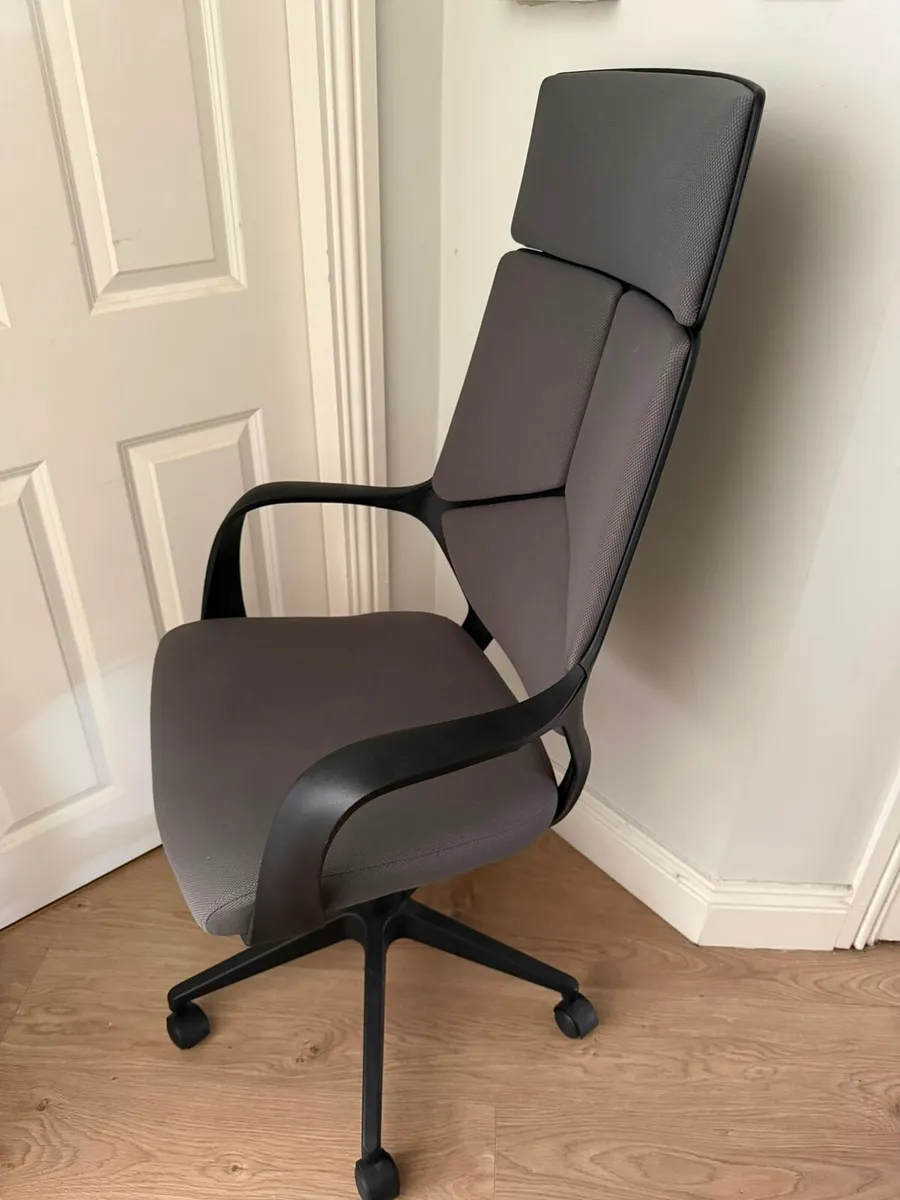 NEw office chair 99 head rest removable, - Image 3