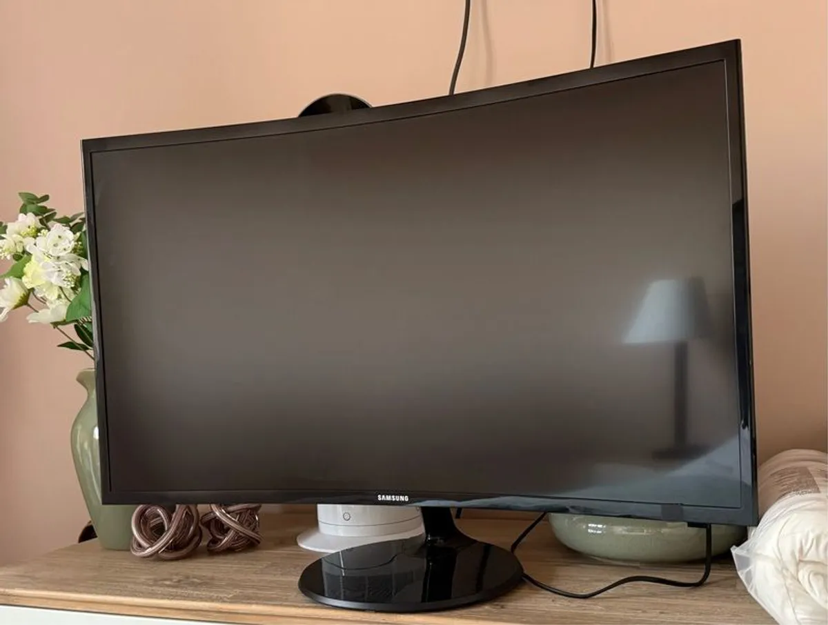 Samsung Full HD TV - Image 1