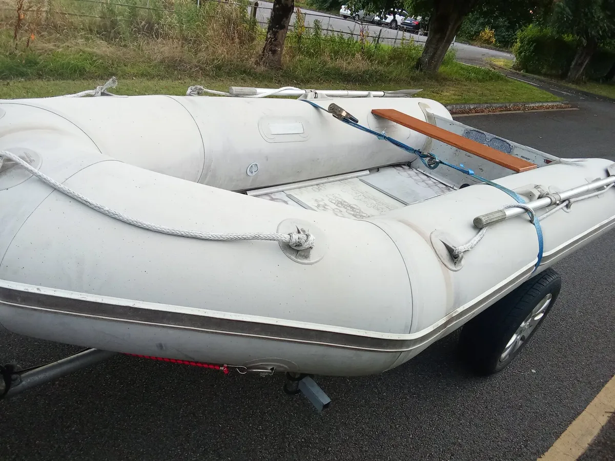 Inflatable boat and trailer - Image 4