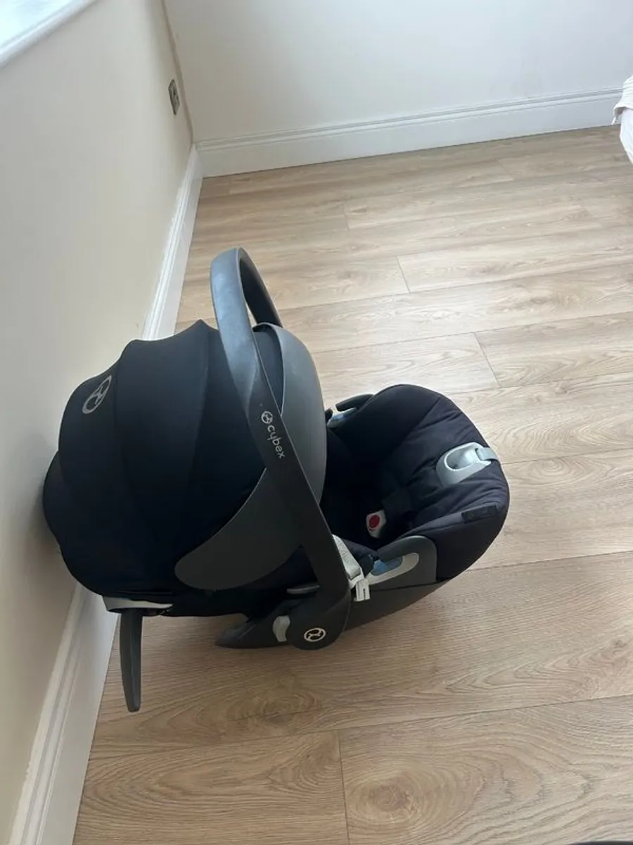 Cybex Cloud Z i-Size Car Seat & Base Z ISOFIX - Image 1