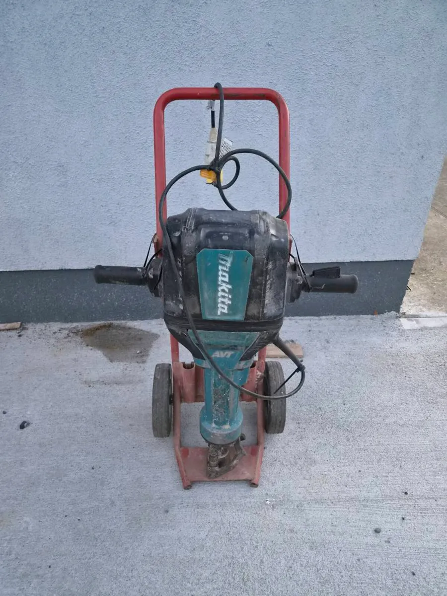 Makita HM1812 Breaker - Image 1