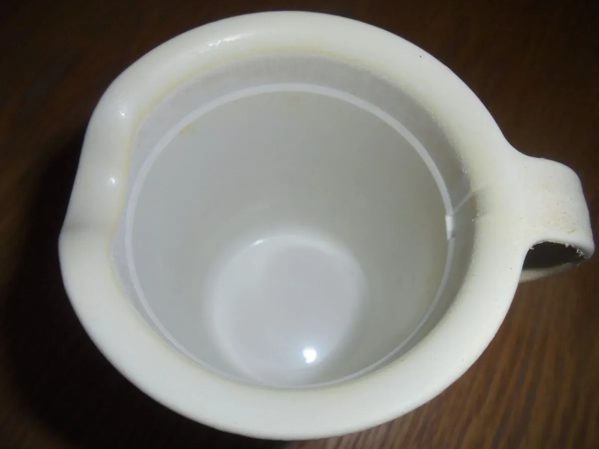 Tubberware Jug with Pouring Lid for Sale - Image 2