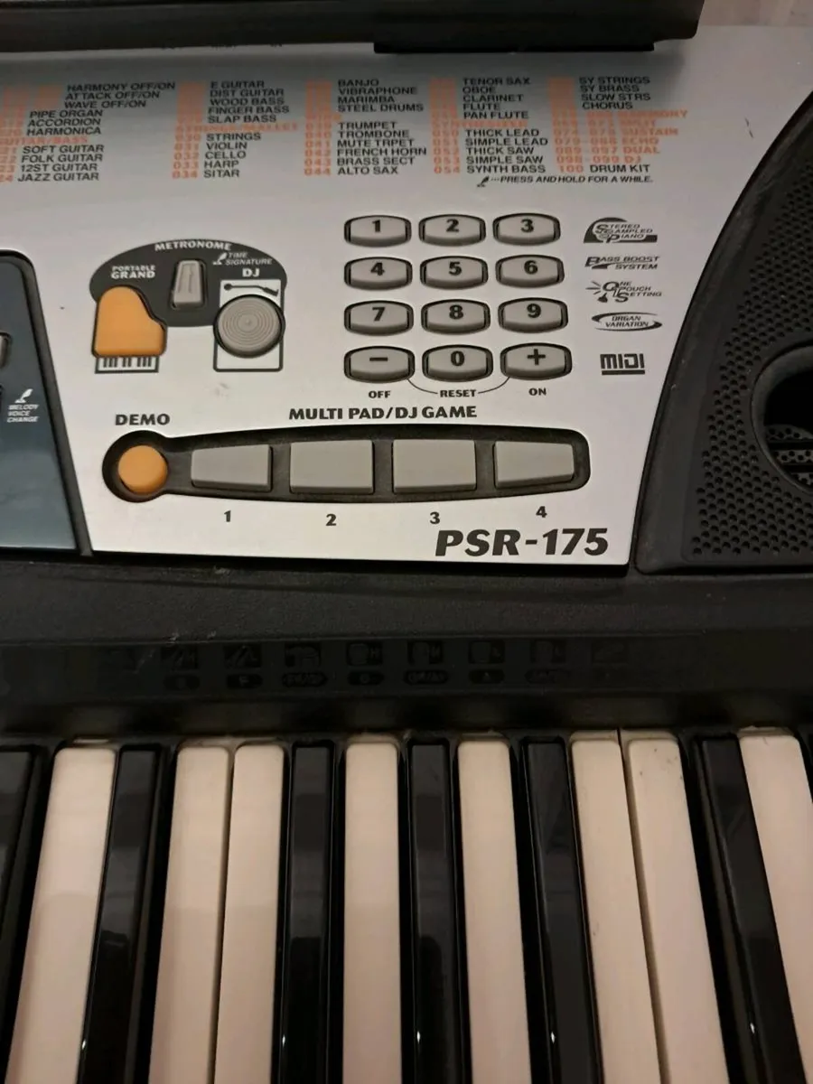 Yamaha Keyboard  PSR-175 with stand and stool - Image 3