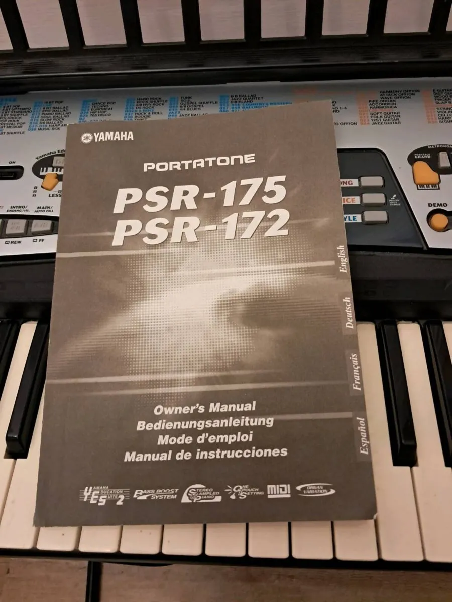 Yamaha Keyboard  PSR-175 with stand and stool - Image 4