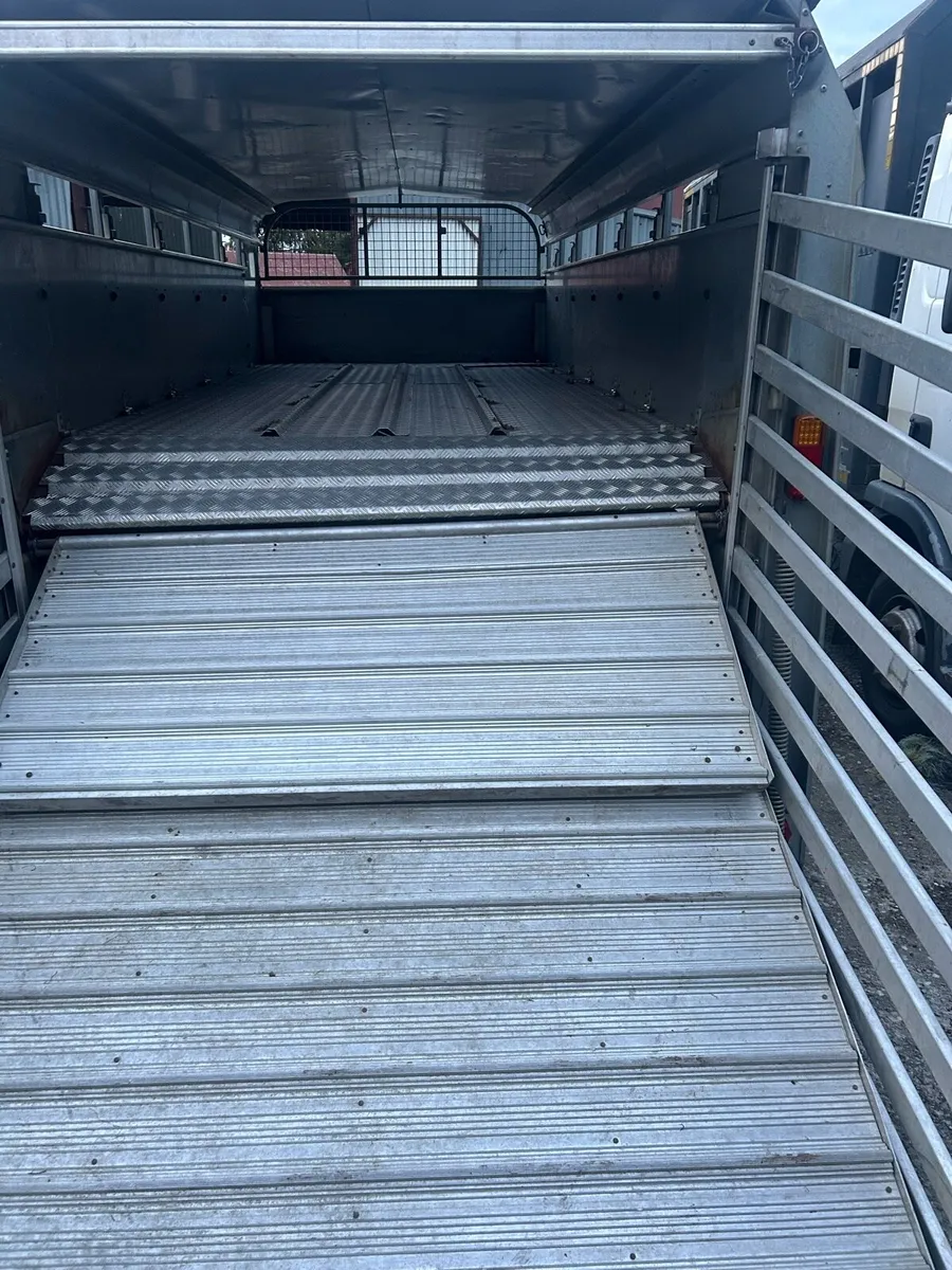 Livestock trailer - Image 2