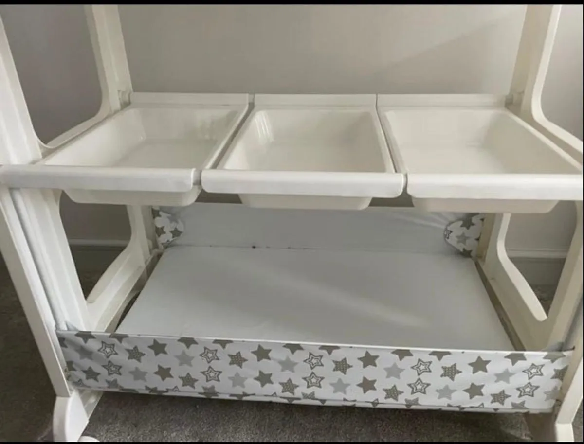 Bella Baby Changing Table and Bath - Image 2
