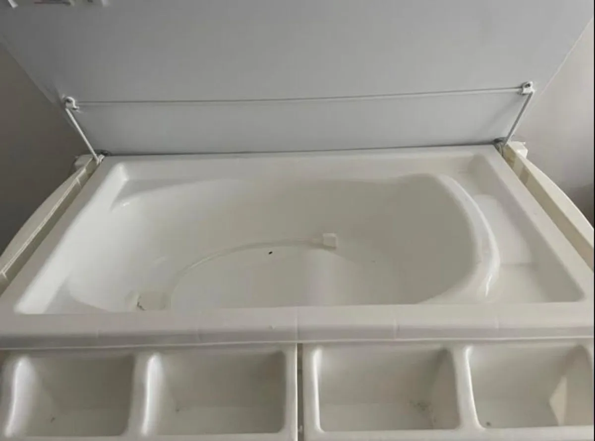 Bella Baby Changing Table and Bath - Image 3