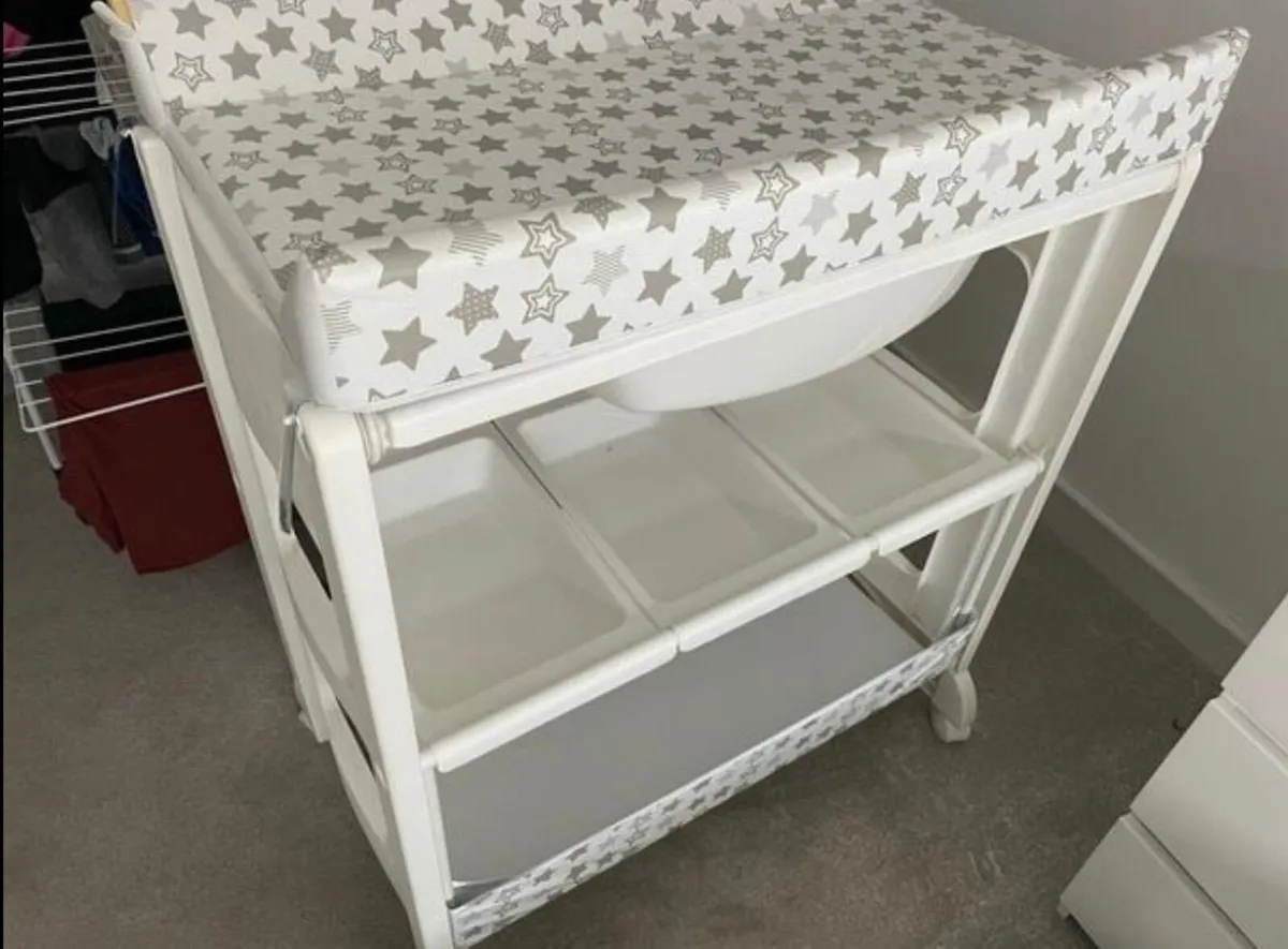 Bella Baby Changing Table and Bath - Image 4